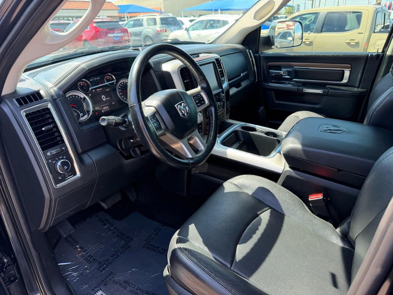 RAM 1500 4WD Crew Cab 140.5" Laramie 2017