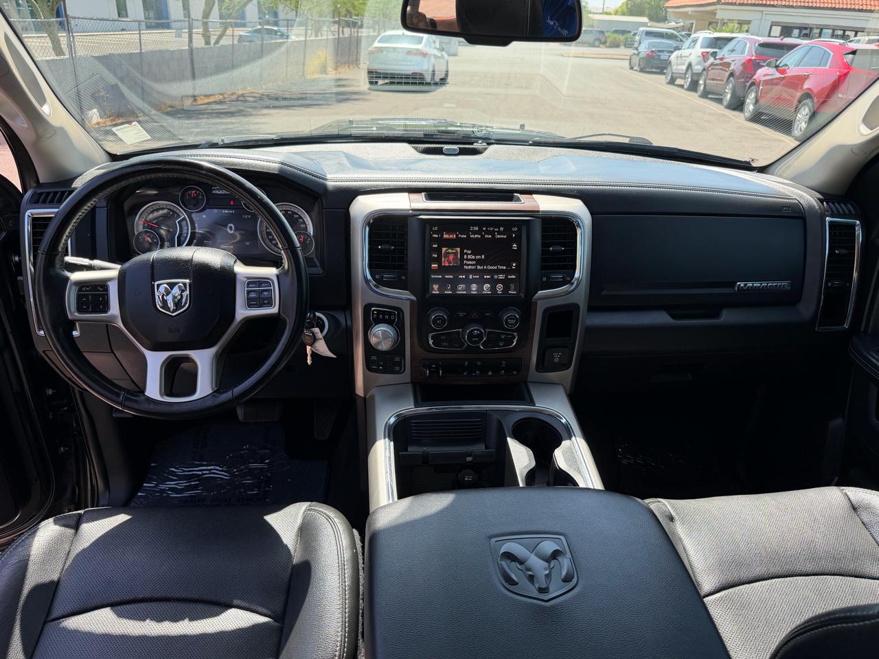 RAM 1500 4WD Crew Cab 140.5" Laramie 2017