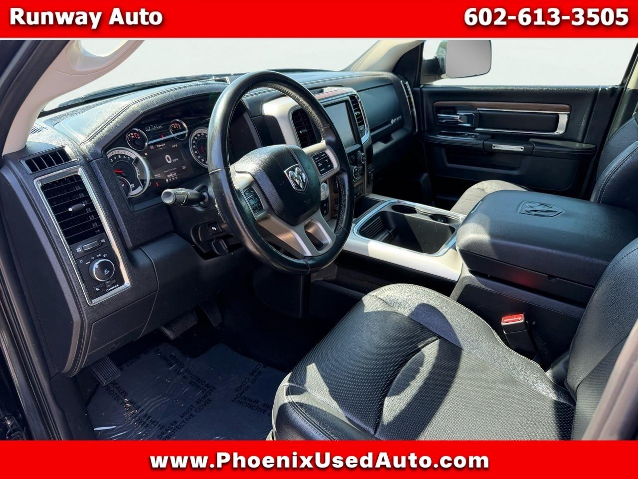 RAM 1500 4WD Crew Cab 140.5" Laramie 2017