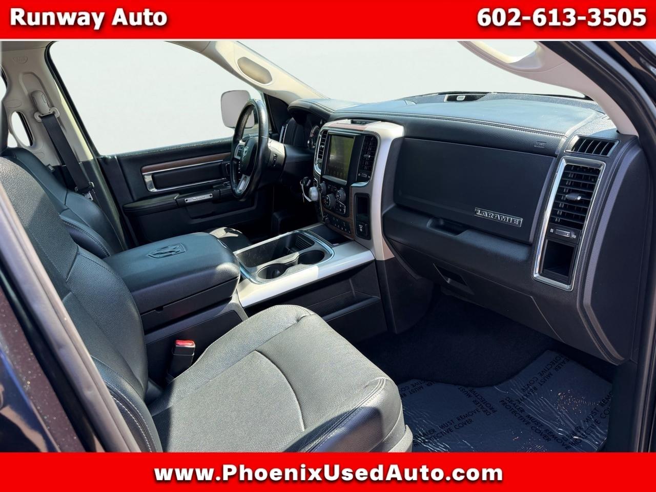 RAM 1500 4WD Crew Cab 140.5" Laramie 2017