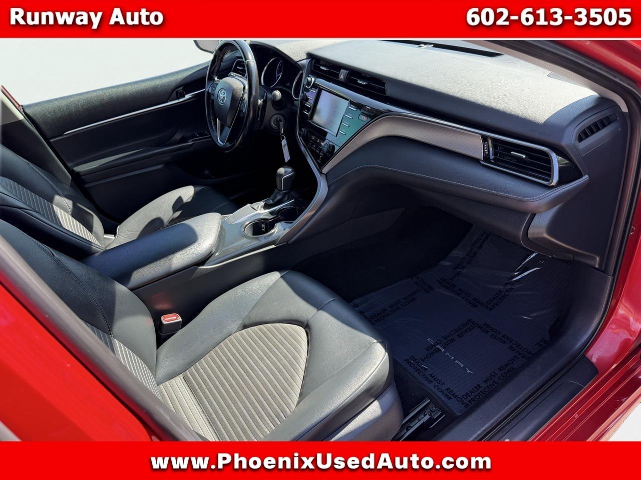Toyota Camry XLE Auto (Natl) 2019