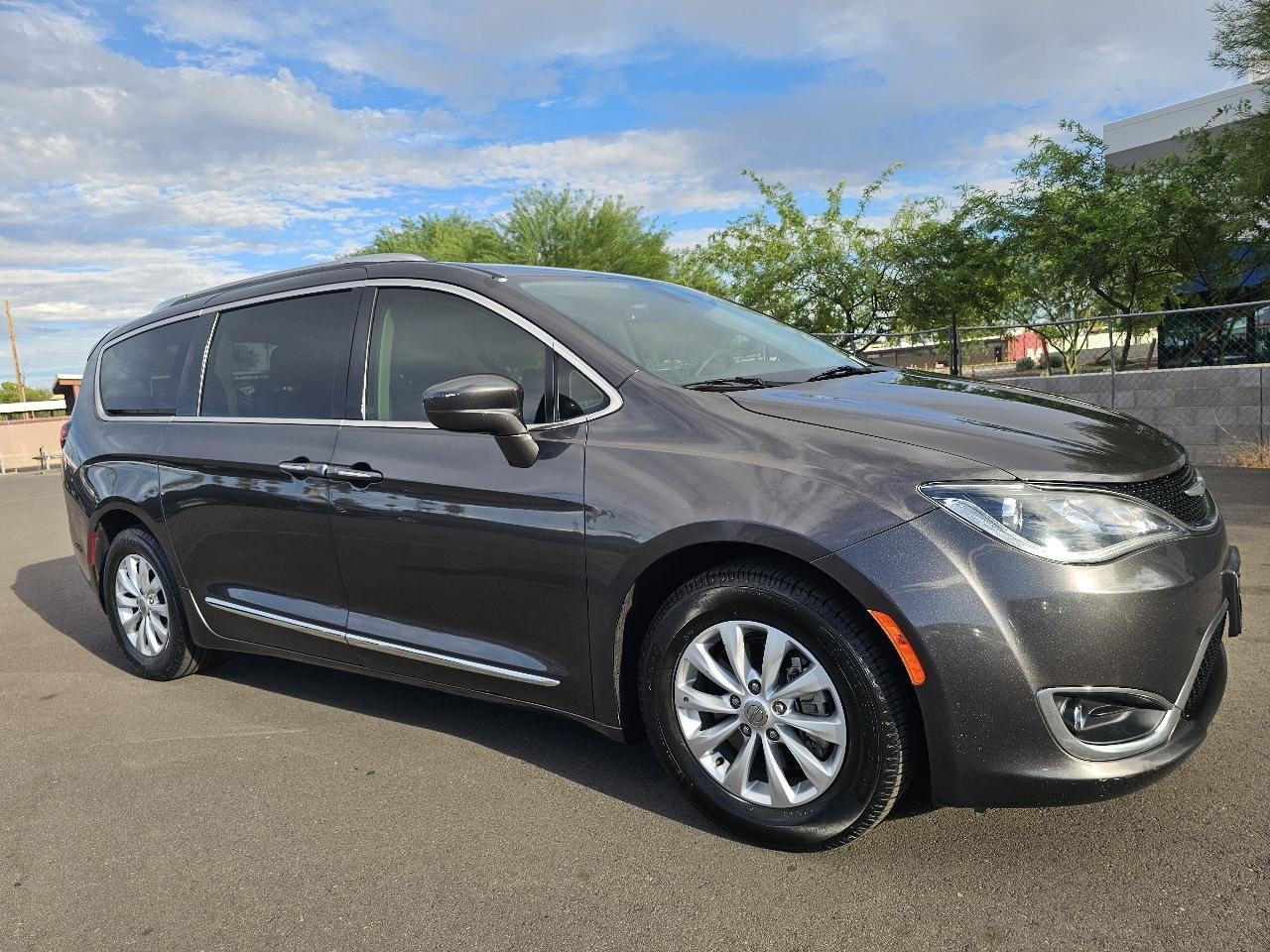Chrysler Pacifica Touring L FWD 2019