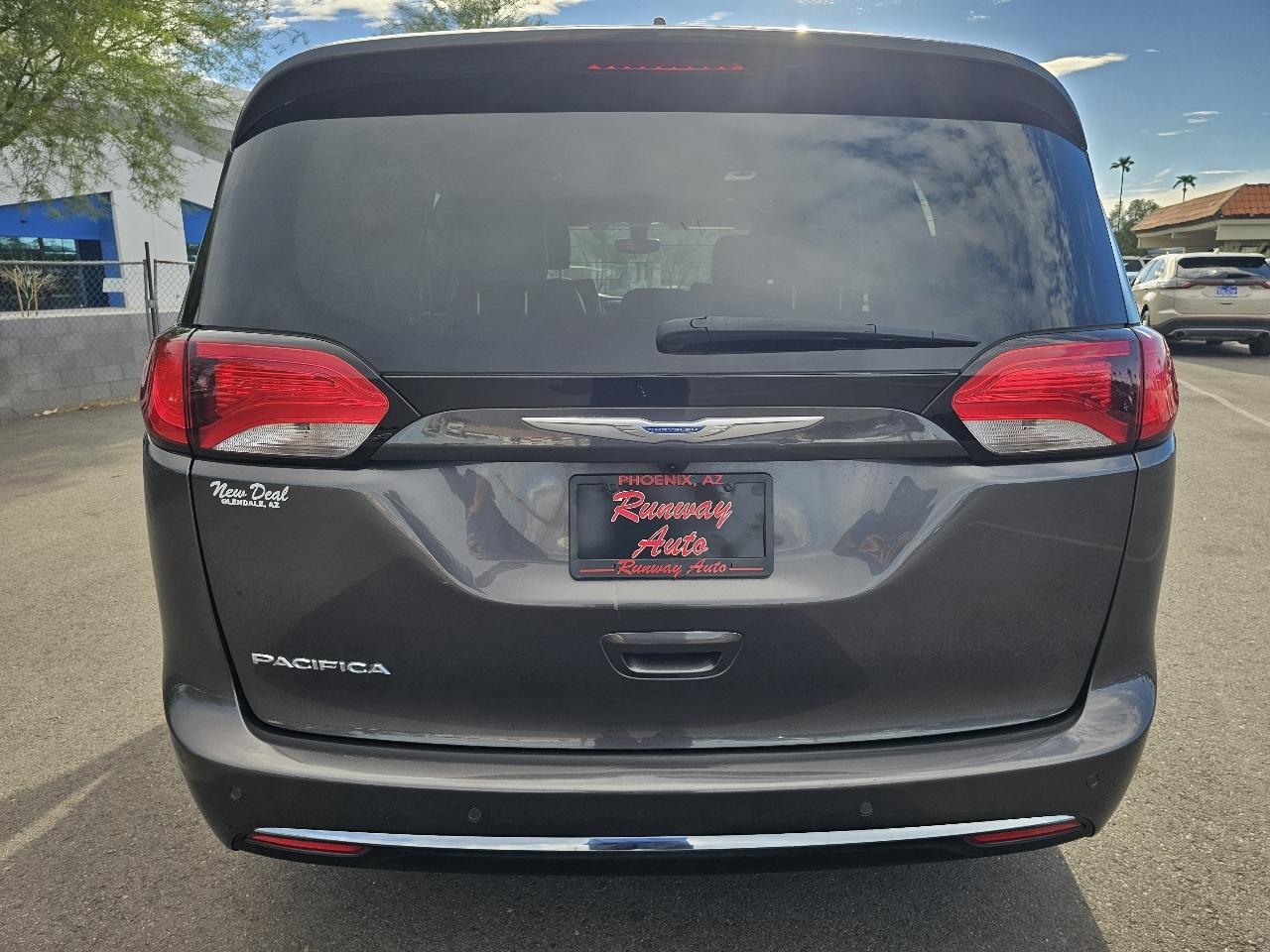 Chrysler Pacifica Touring L FWD 2019