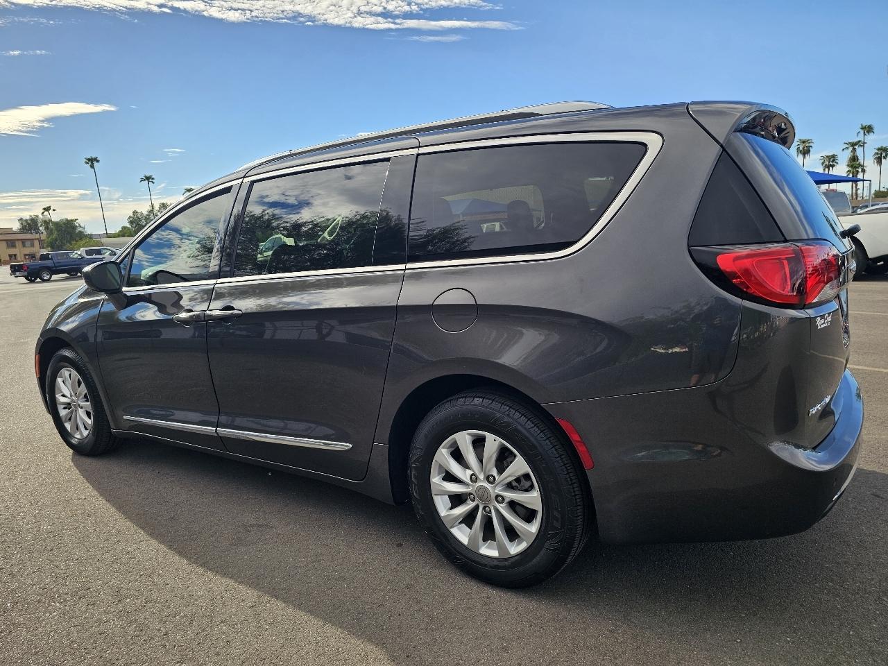 Chrysler Pacifica Touring L FWD 2019