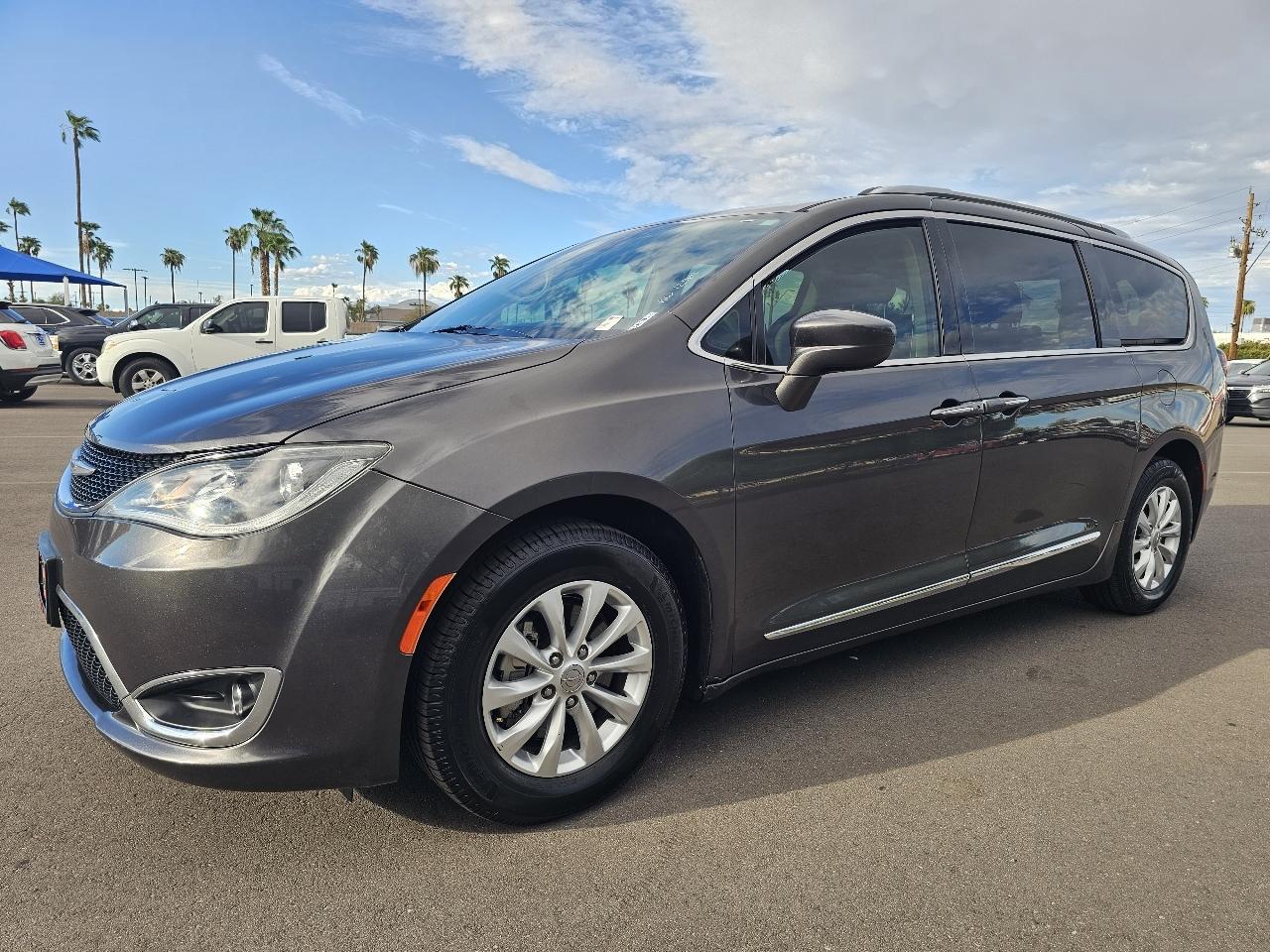 Chrysler Pacifica Touring L FWD 2019