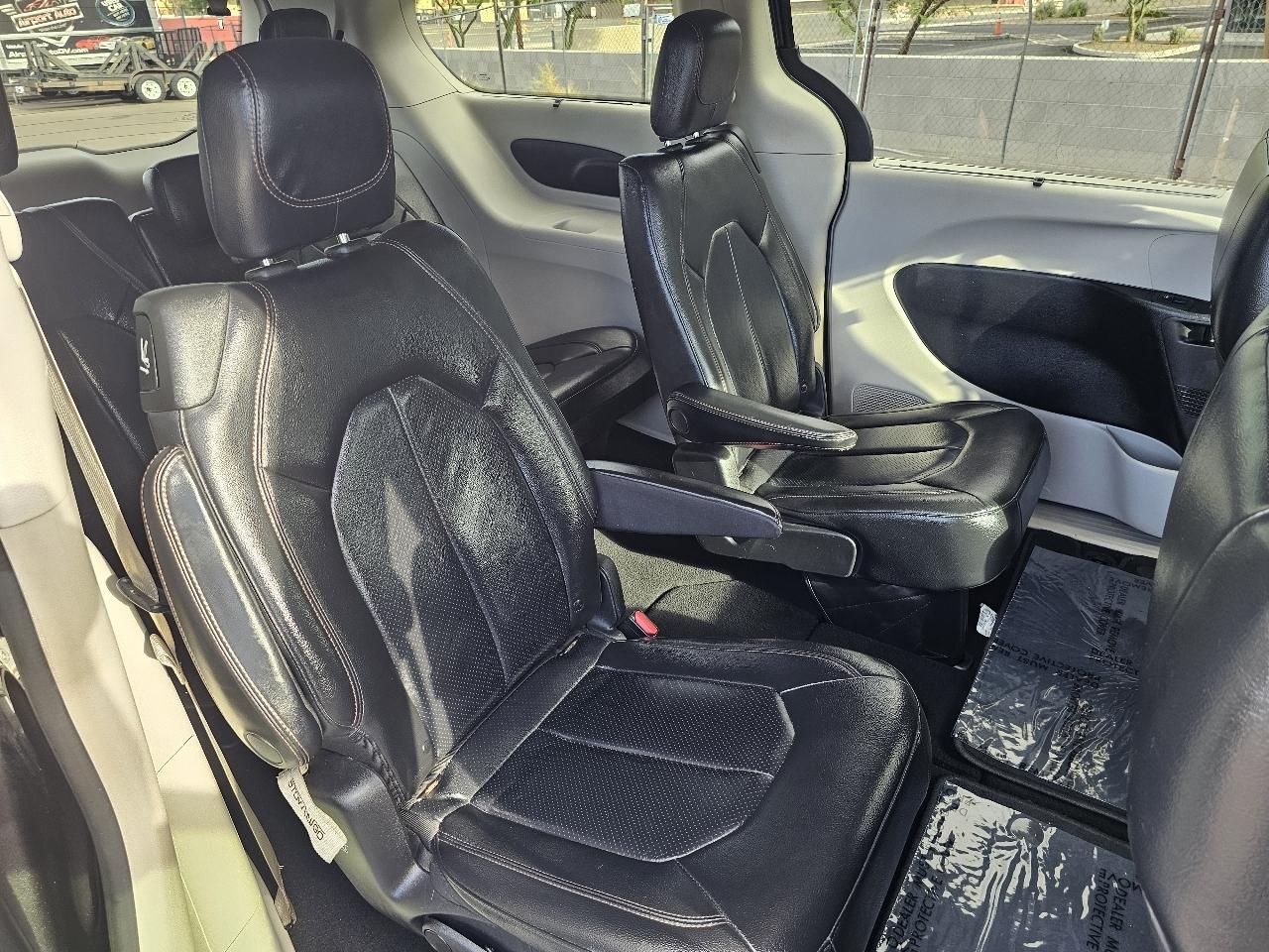 Chrysler Pacifica Touring L FWD 2019