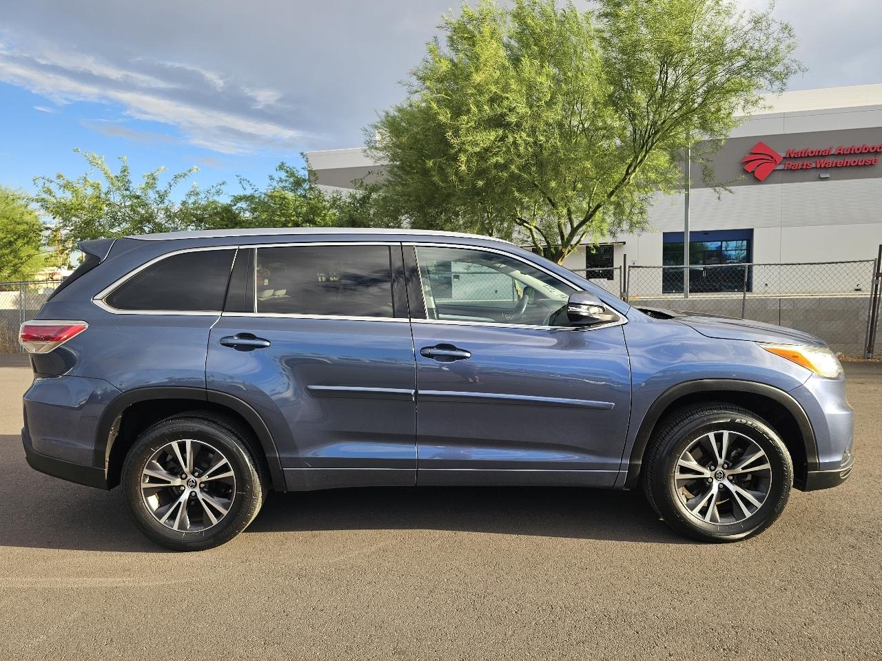 Toyota Highlander FWD 4dr V6 XLE (Natl) 2016