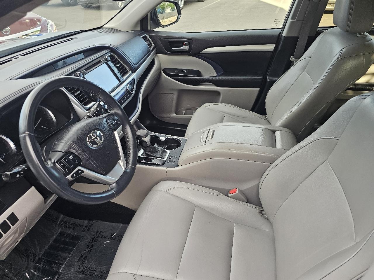 Toyota Highlander FWD 4dr V6 XLE (Natl) 2016
