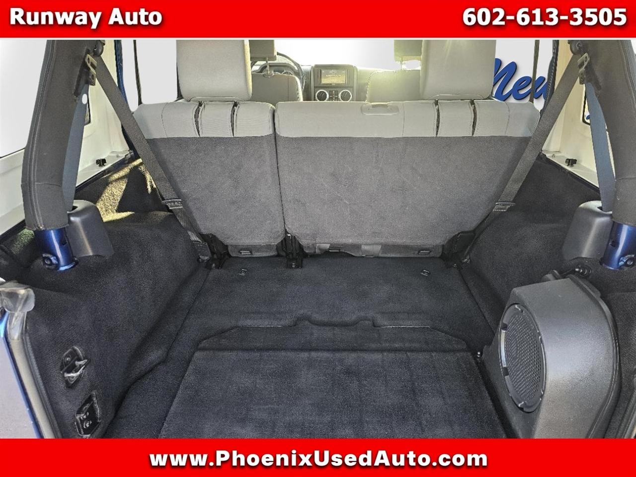 Jeep Wrangler Unlimited 4WD 4dr Sahara 2010