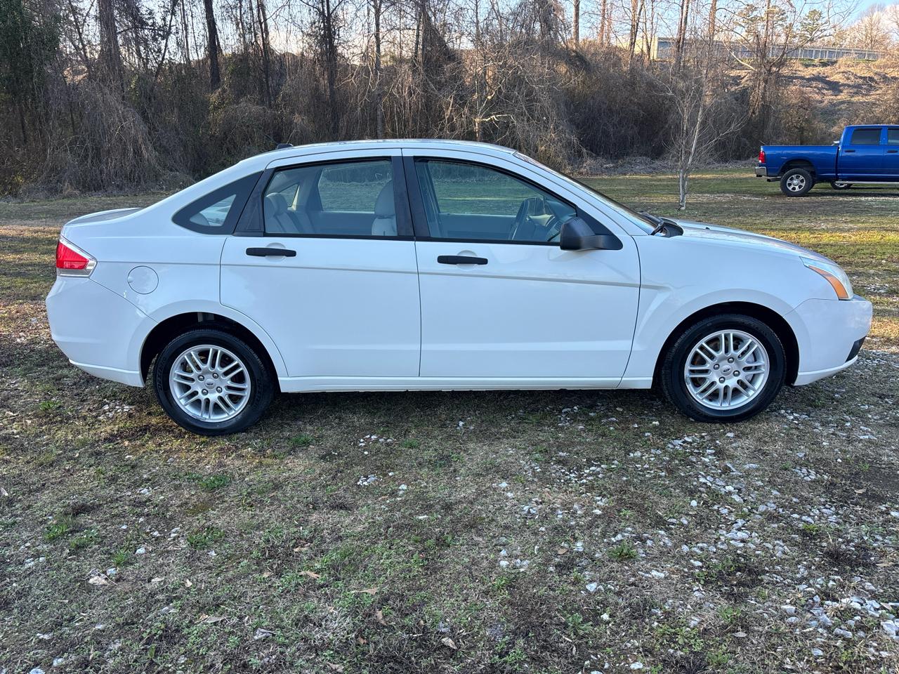 Ford Focus SE Sedan 2011