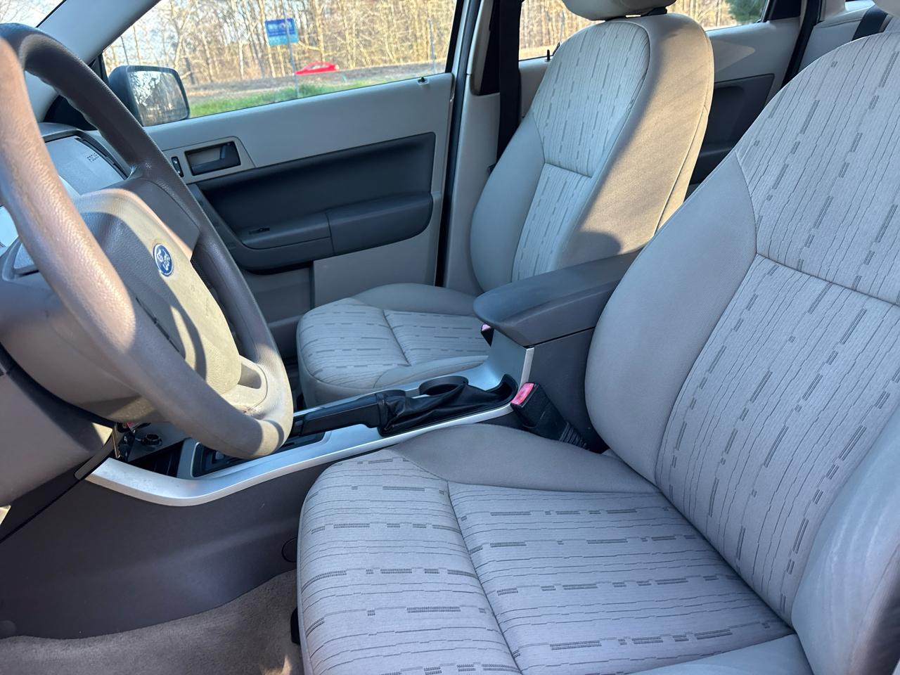 Ford Focus SE Sedan 2011