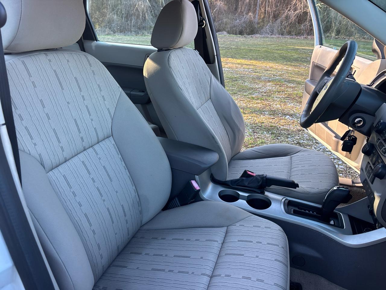 Ford Focus SE Sedan 2011