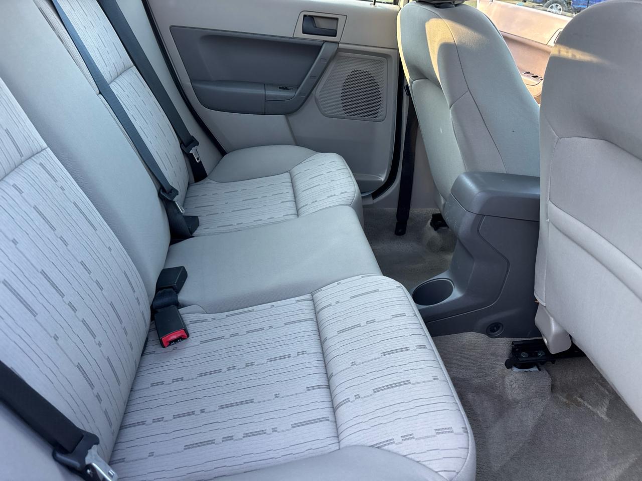 Ford Focus SE Sedan 2011