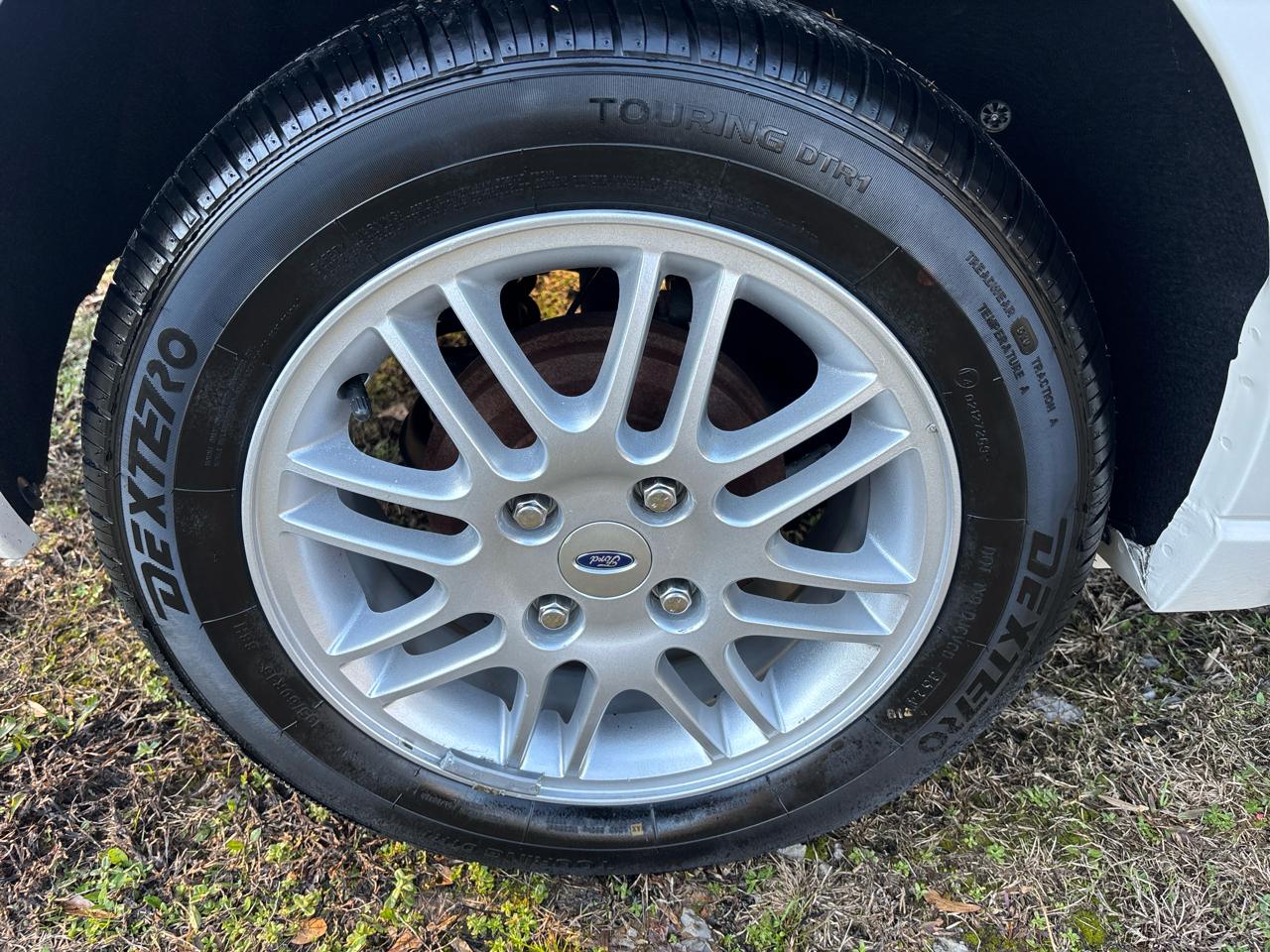 Ford Focus SE Sedan 2011