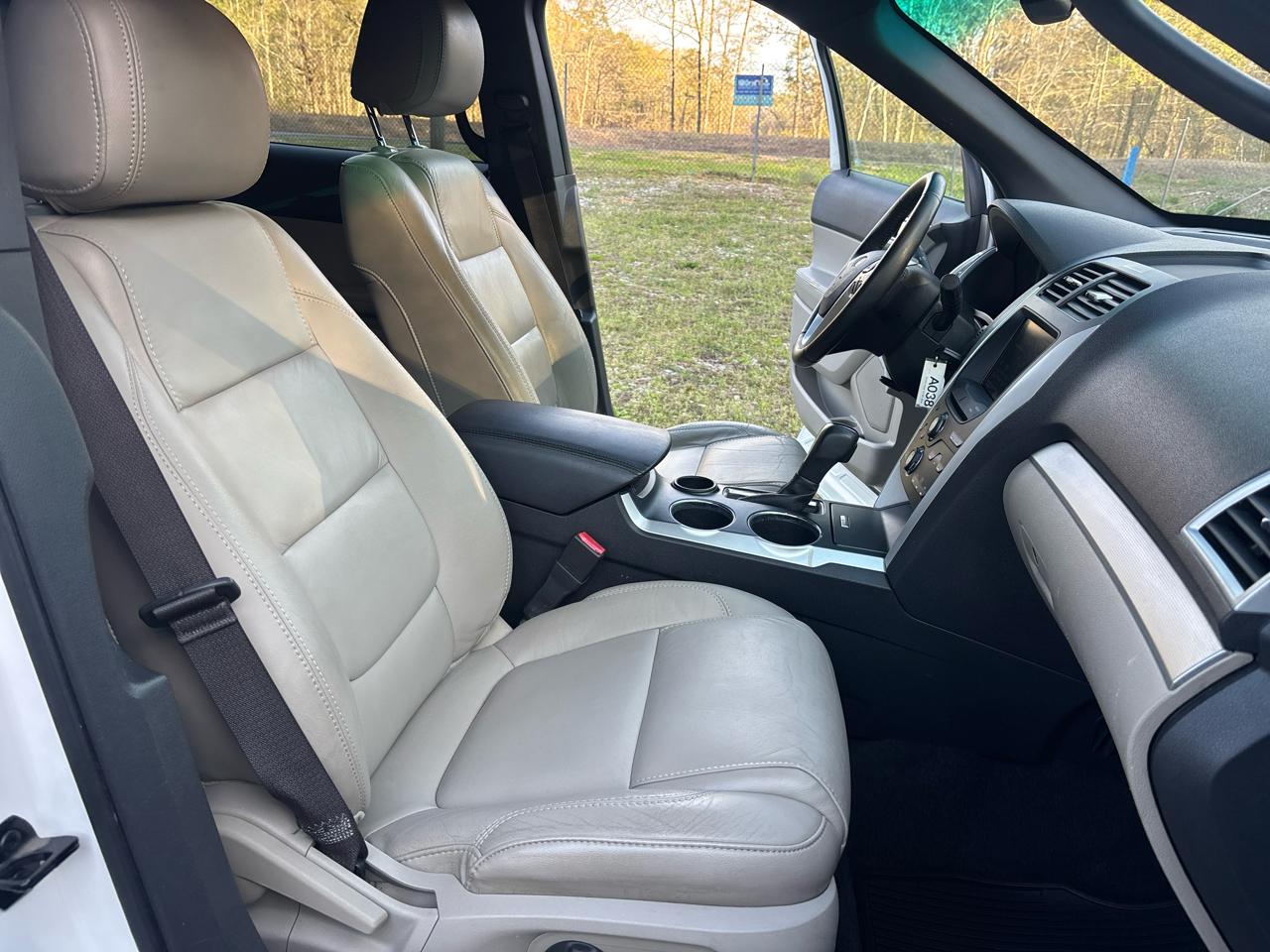 Ford Explorer XLT FWD 2012