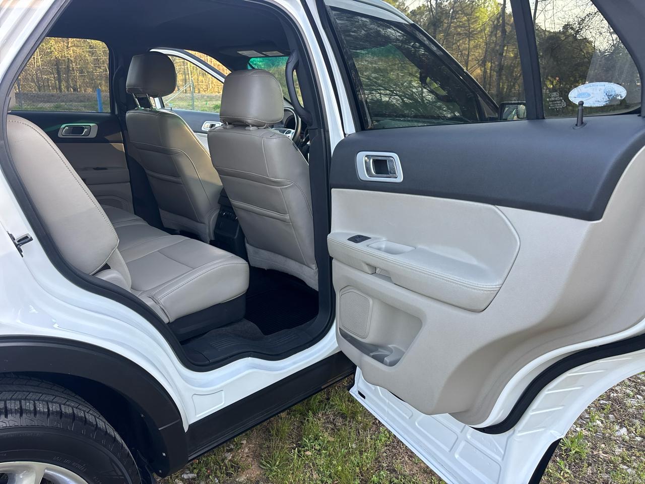 Ford Explorer XLT FWD 2012