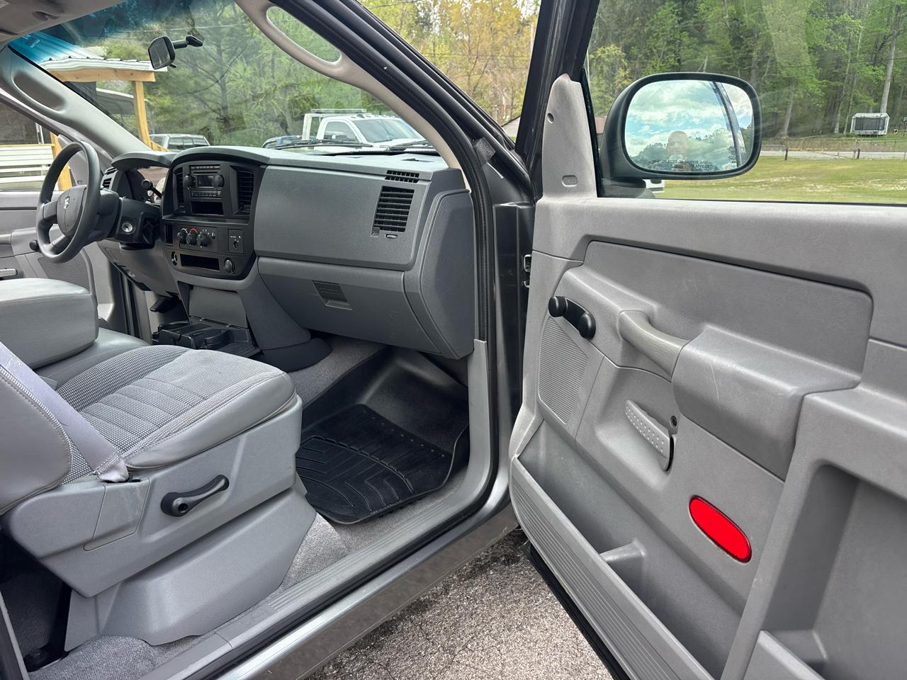 Dodge Ram 1500 Laramie 2WD 2006