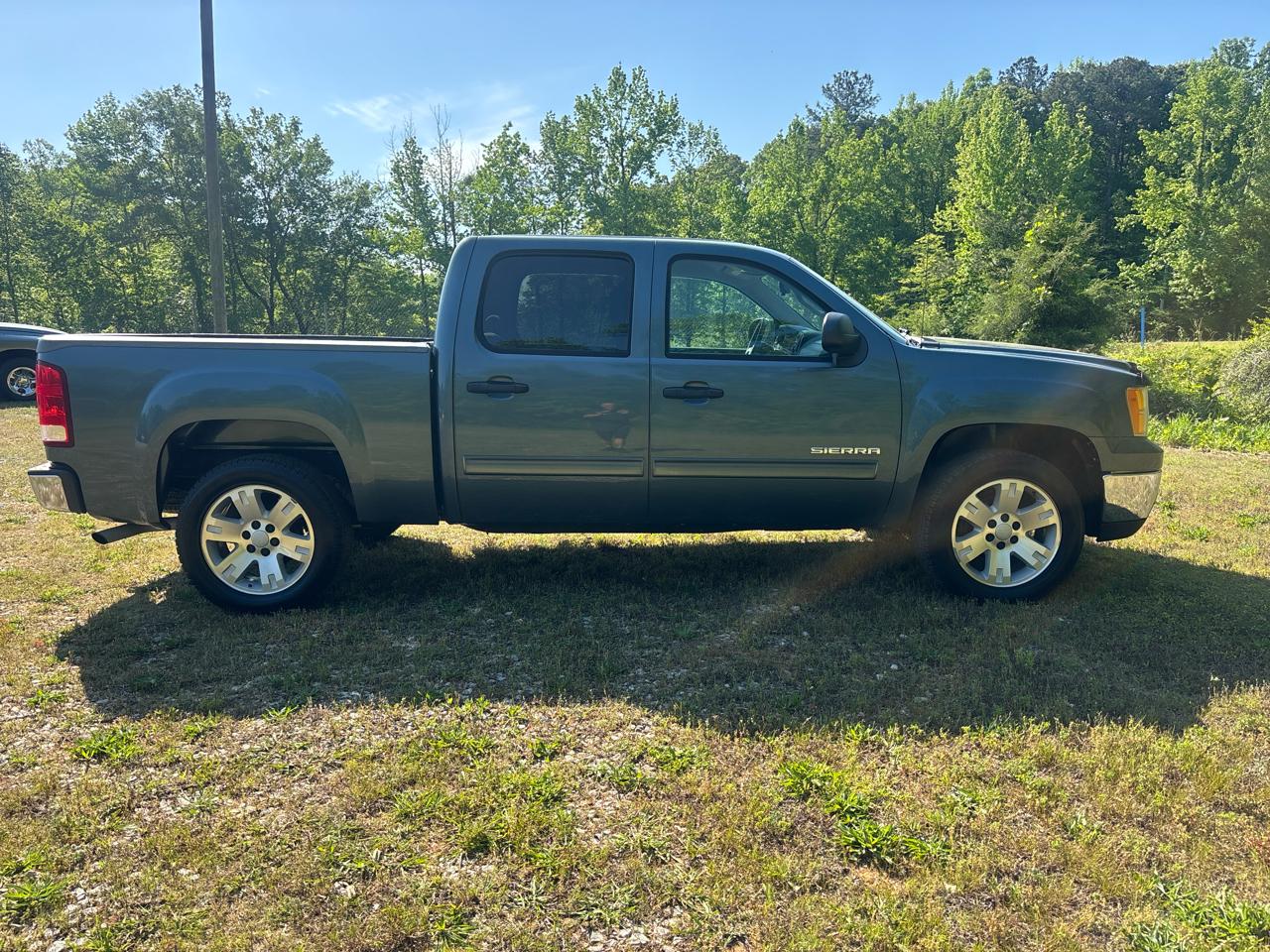 GMC Sierra 1500 SLE Crew Cab 2WD 2011