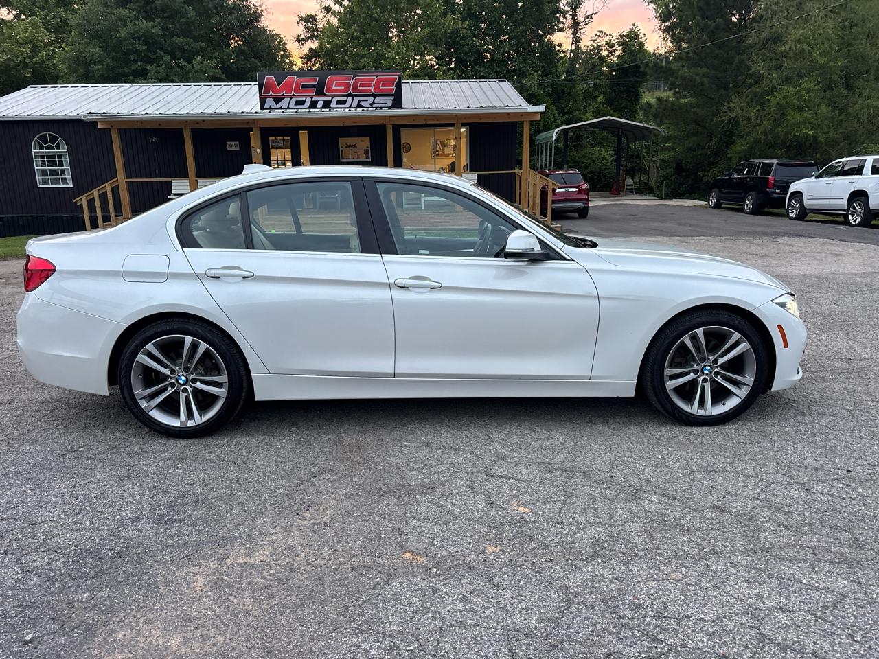 BMW 3-Series 330i SULEV Sedan 2017