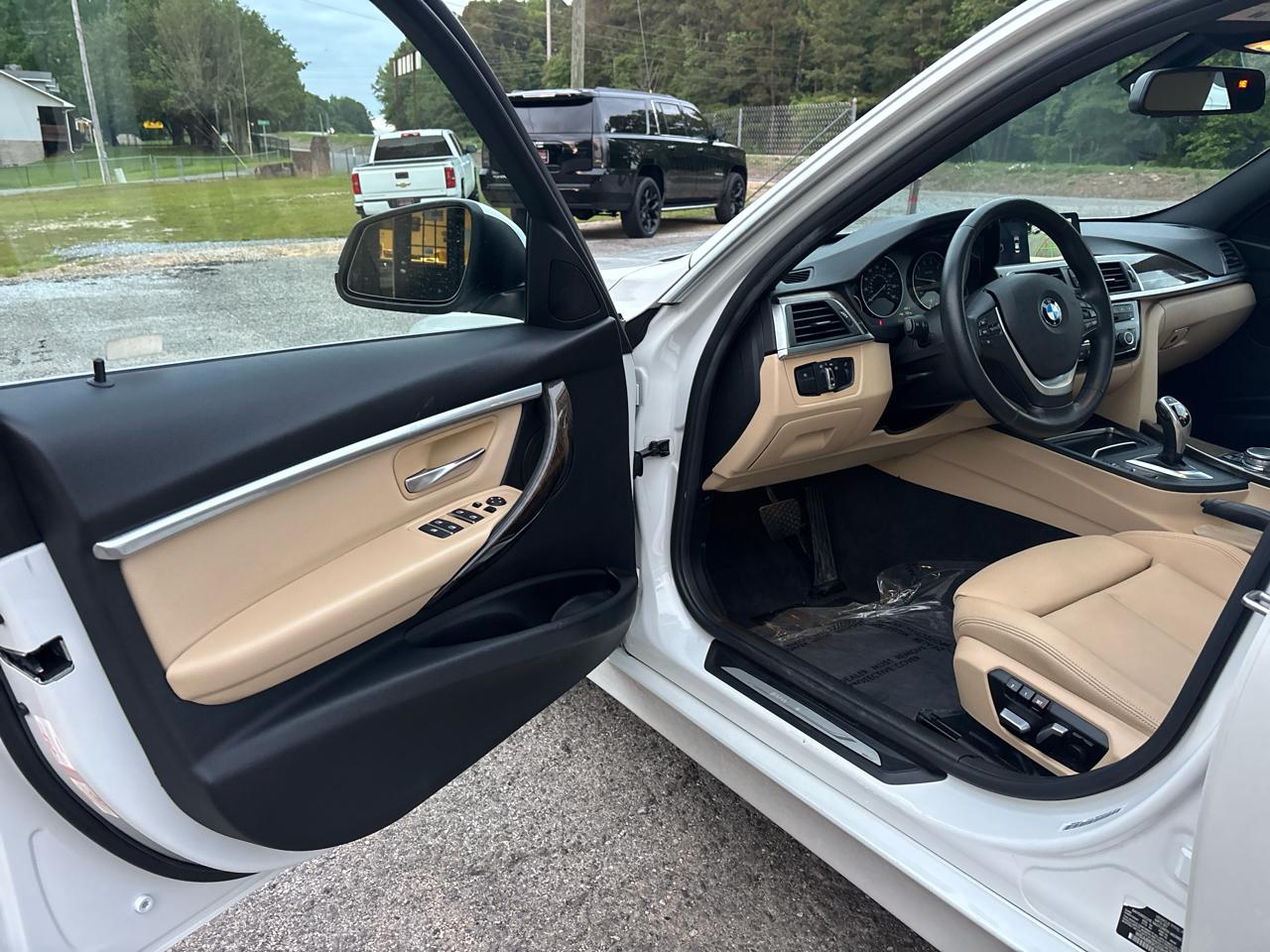 BMW 3-Series 330i SULEV Sedan 2017
