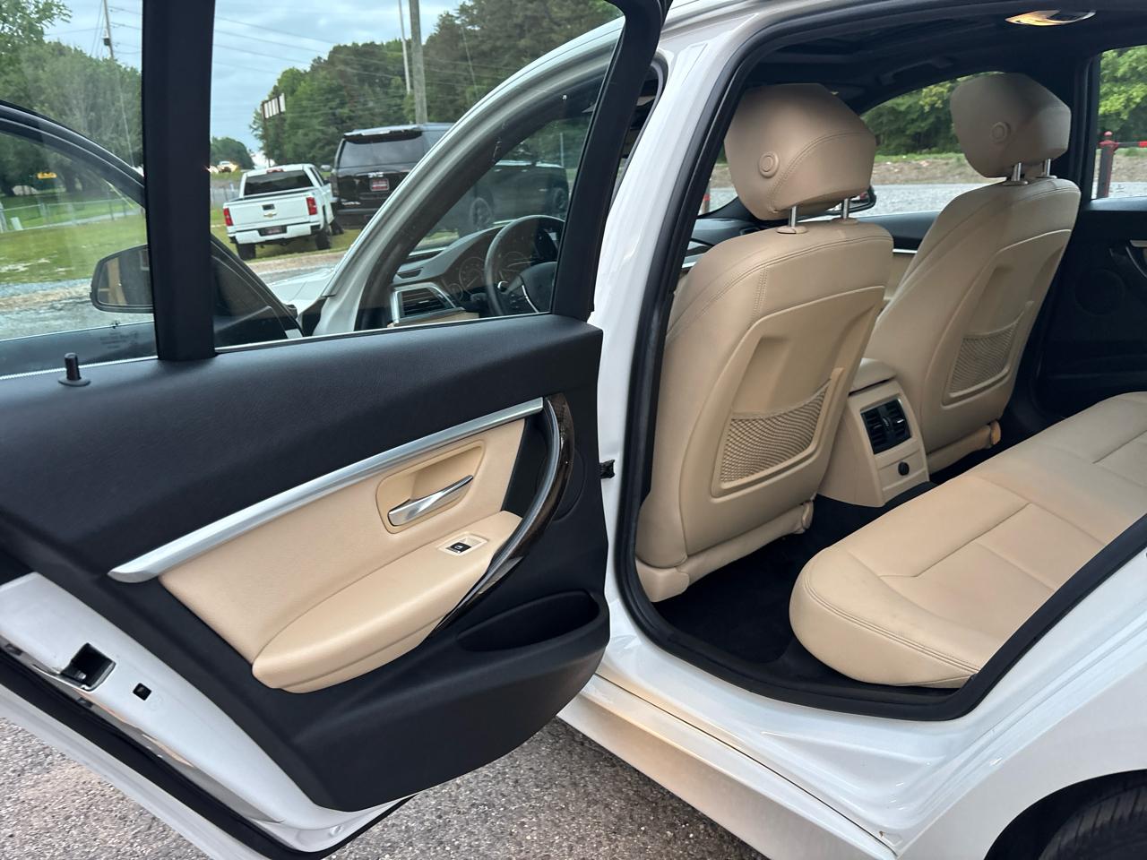 BMW 3-Series 330i SULEV Sedan 2017