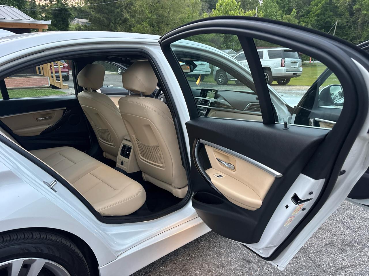 BMW 3-Series 330i SULEV Sedan 2017