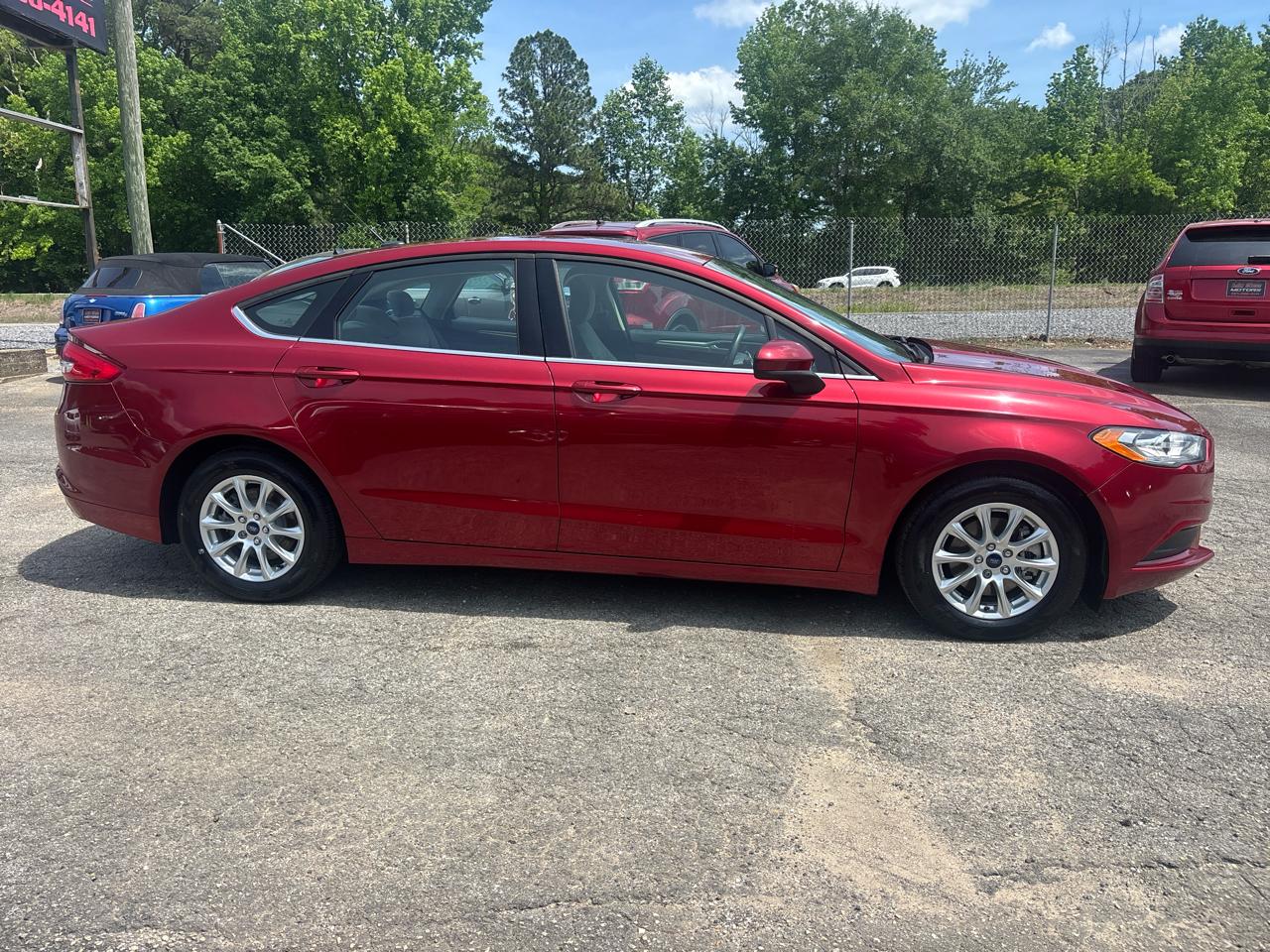 Ford Fusion S 2017