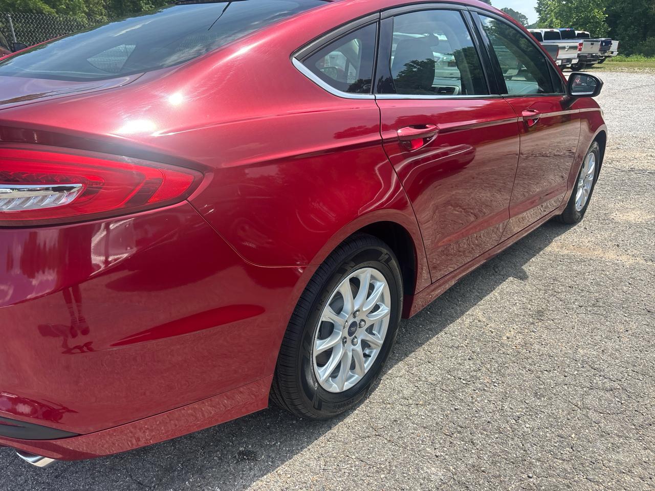 Ford Fusion S 2017