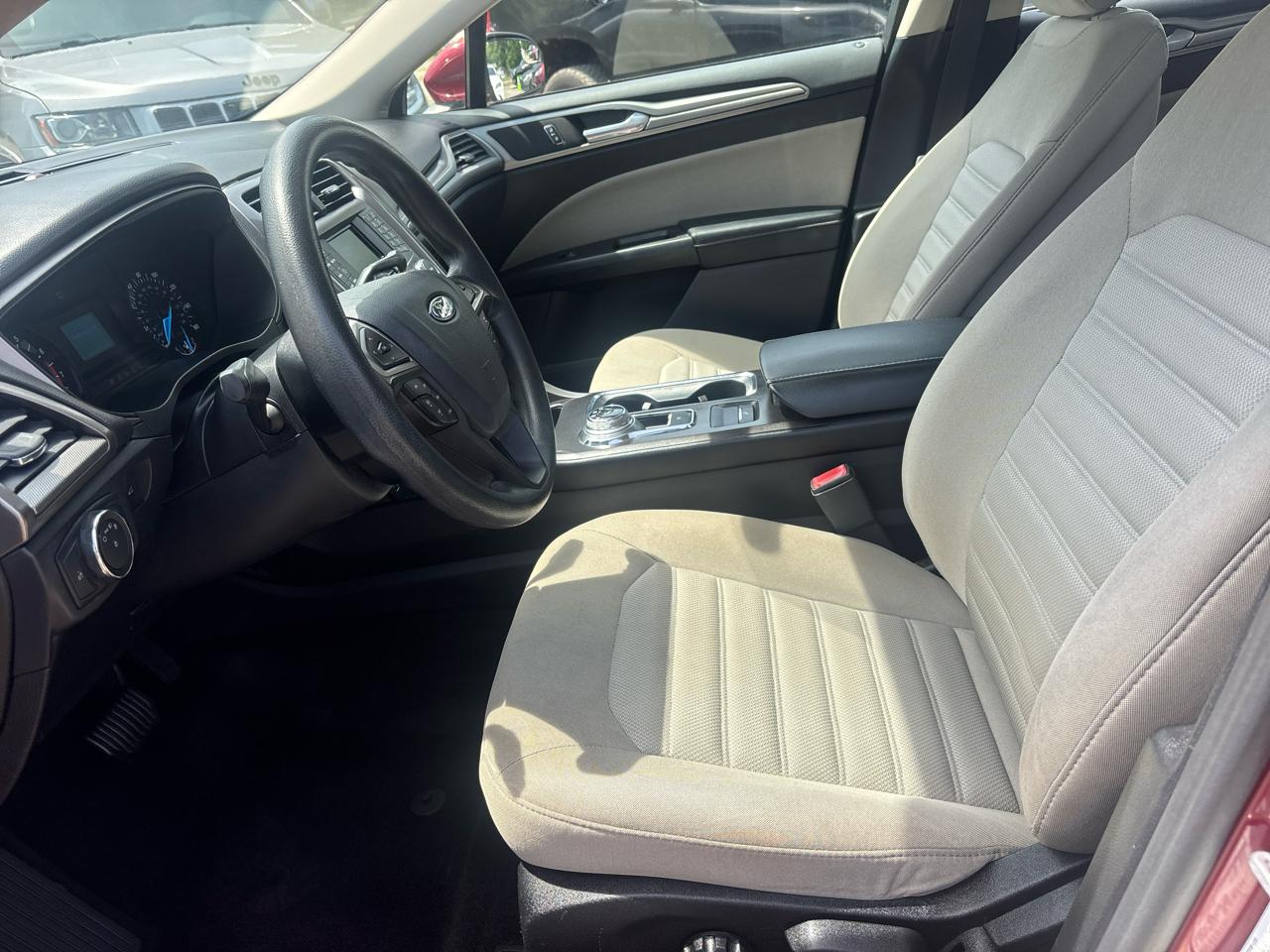 Ford Fusion S 2017