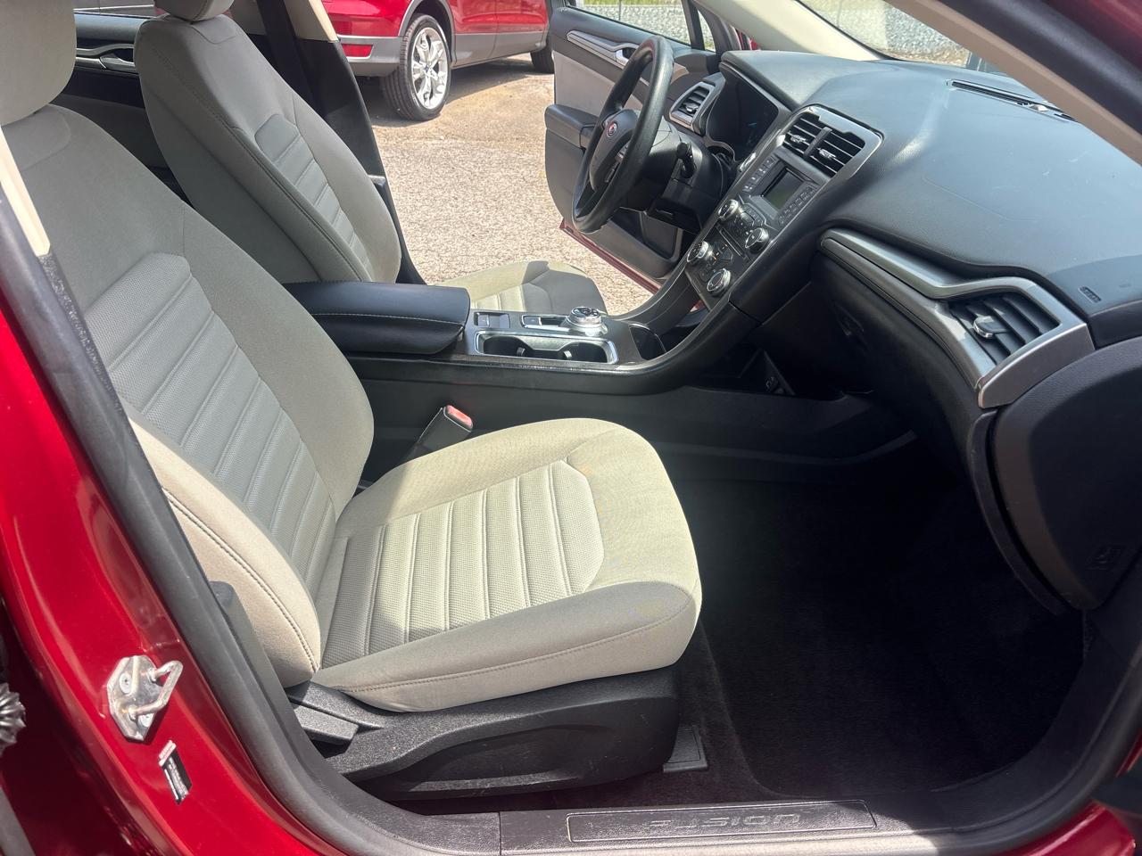 Ford Fusion S 2017