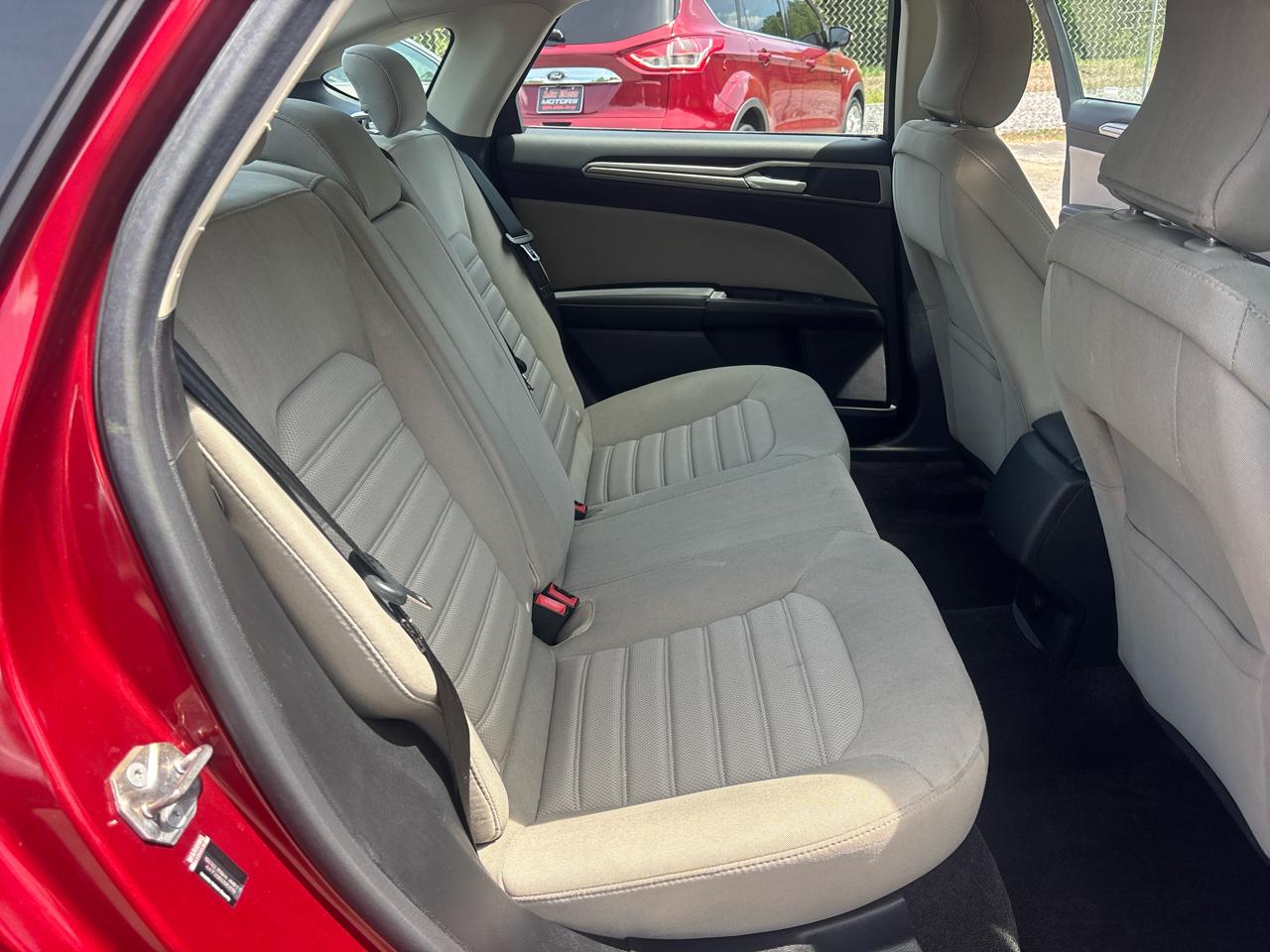 Ford Fusion S 2017