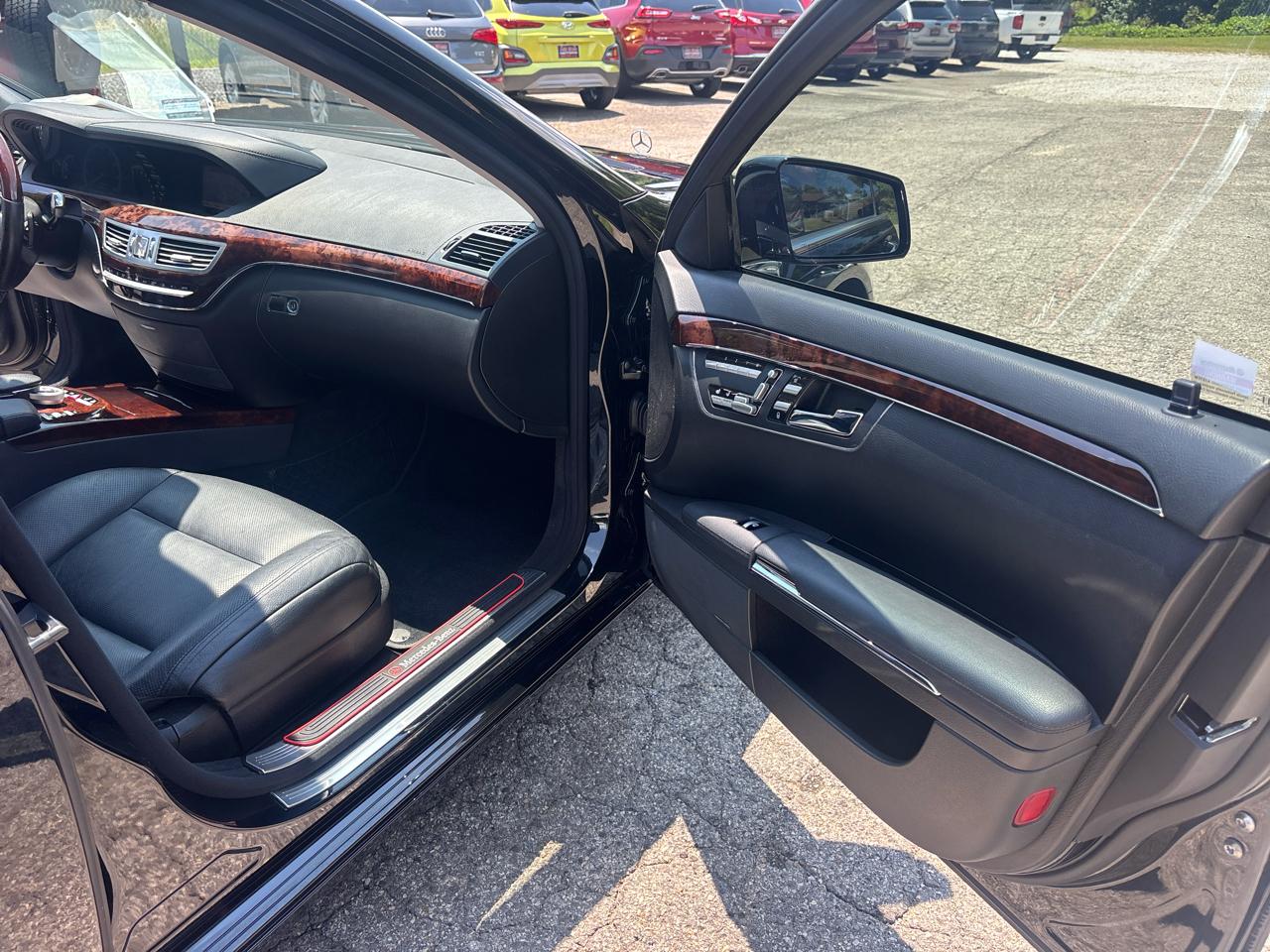 Mercedes-Benz S-Class S550 2012