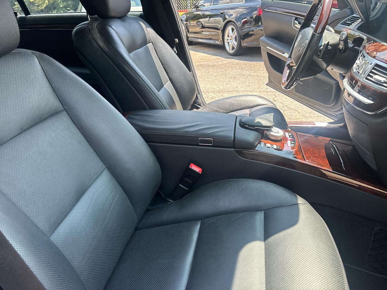 Mercedes-Benz S-Class S550 2012