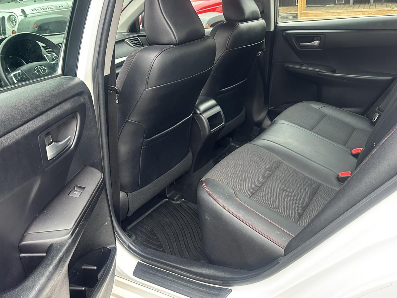 Toyota Camry SE 2017