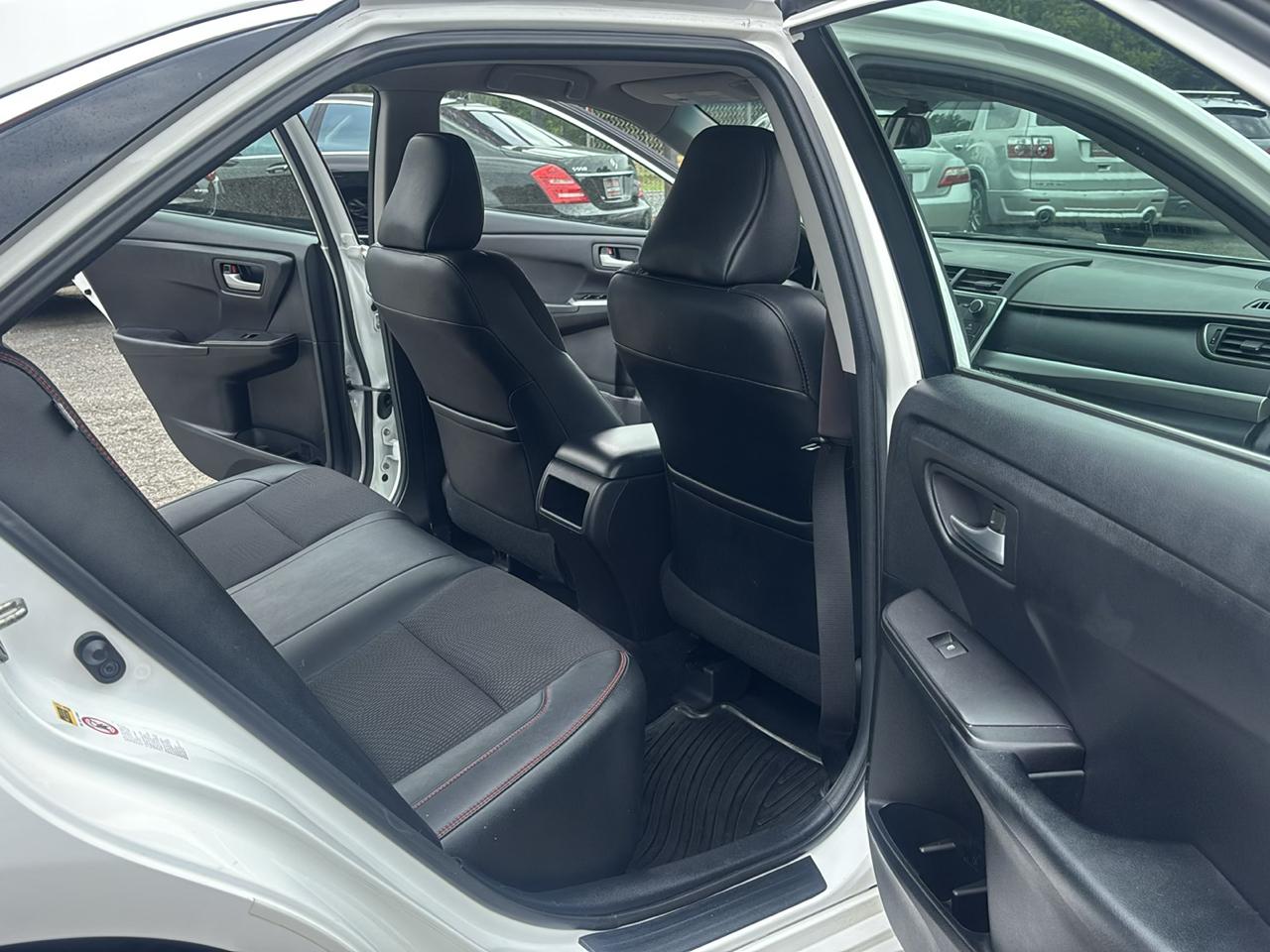 Toyota Camry SE 2017