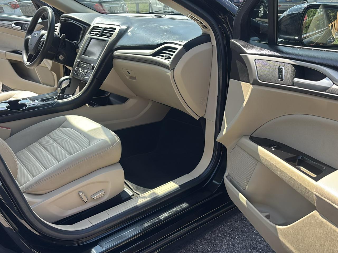 Ford Fusion SE 2016