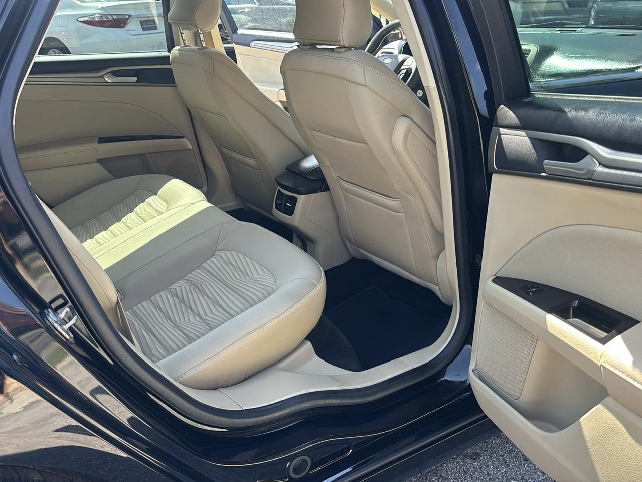 Ford Fusion SE 2016