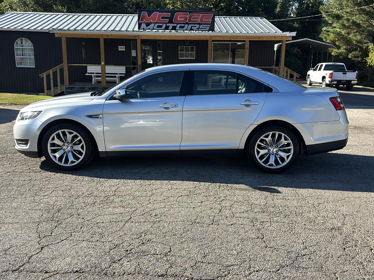Ford Taurus Limited FWD 2017