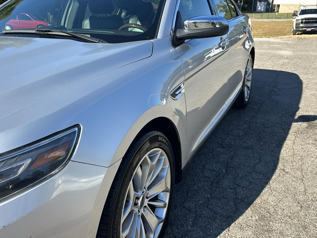 Ford Taurus Limited FWD 2017