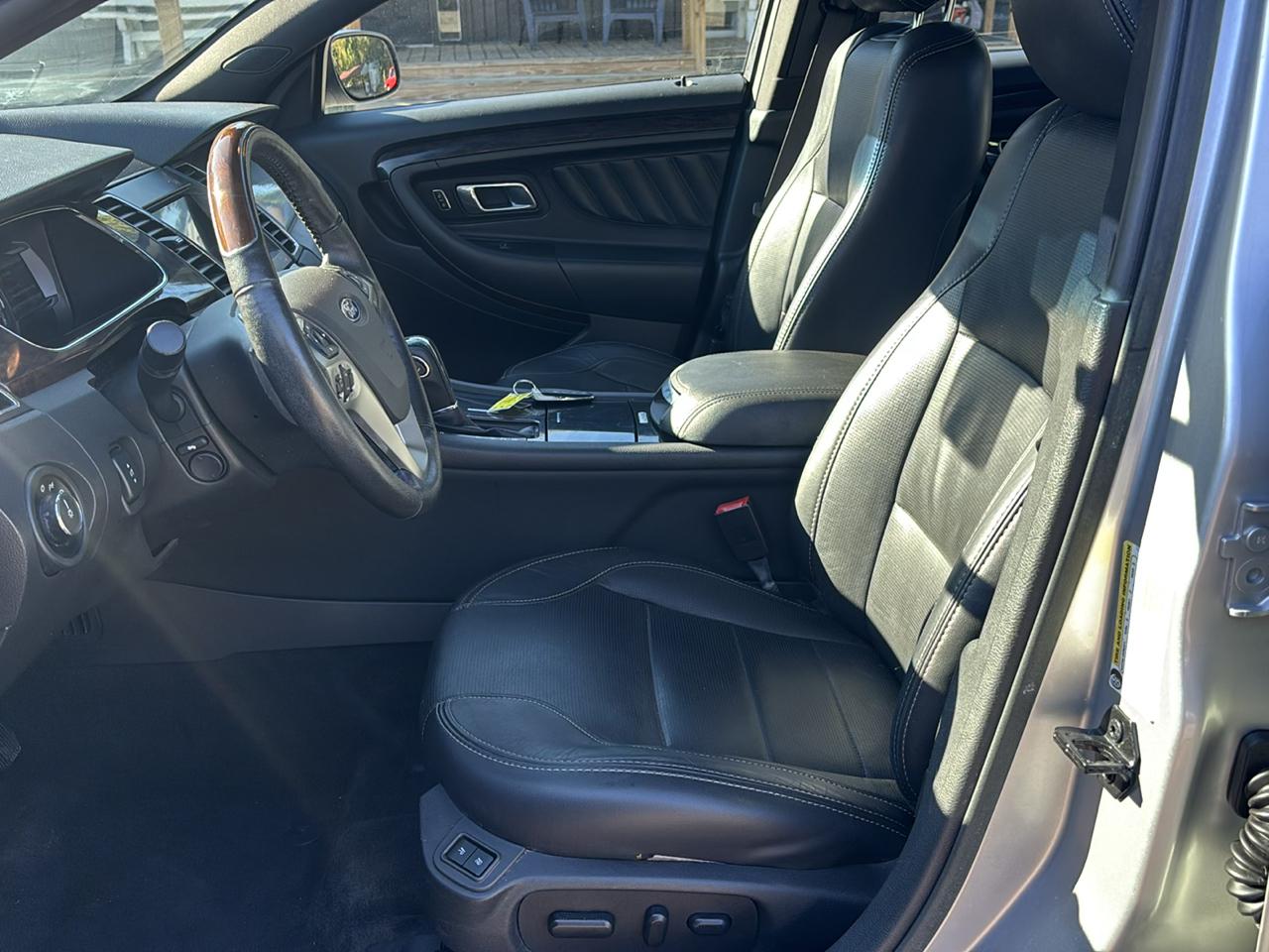 Ford Taurus Limited FWD 2017