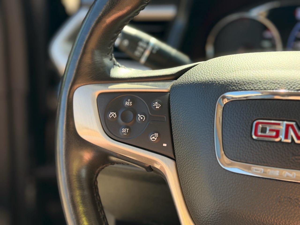 GMC Acadia Denali AWD 2022