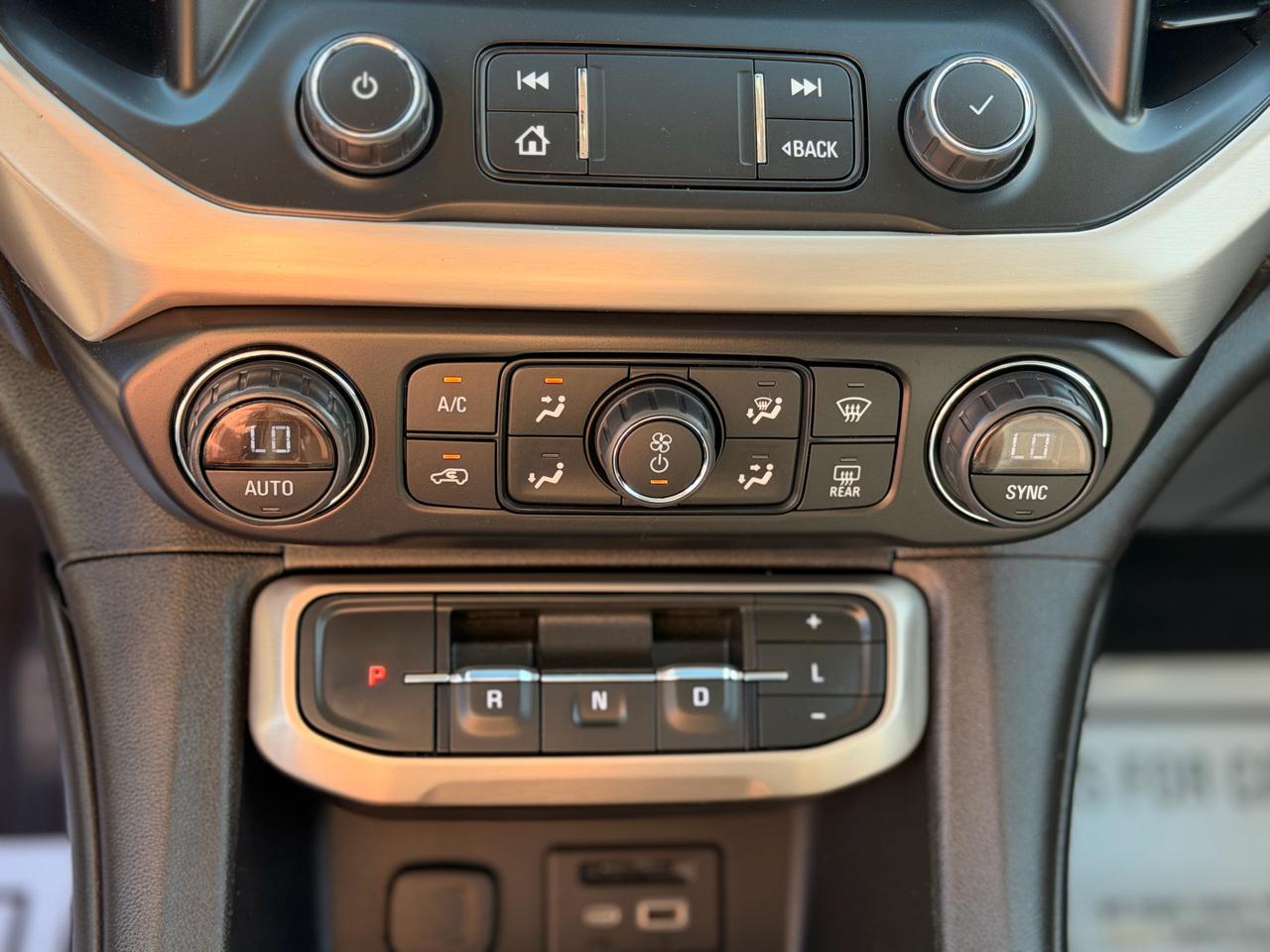 GMC Acadia Denali AWD 2022