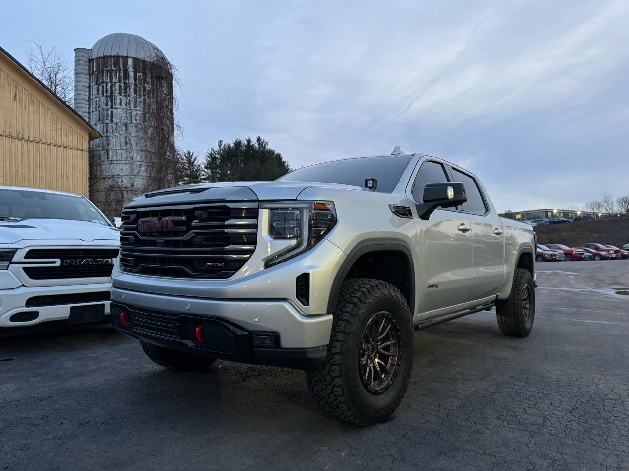 GMC Sierra 1500 AT4 Crew Cab 4WD 2022