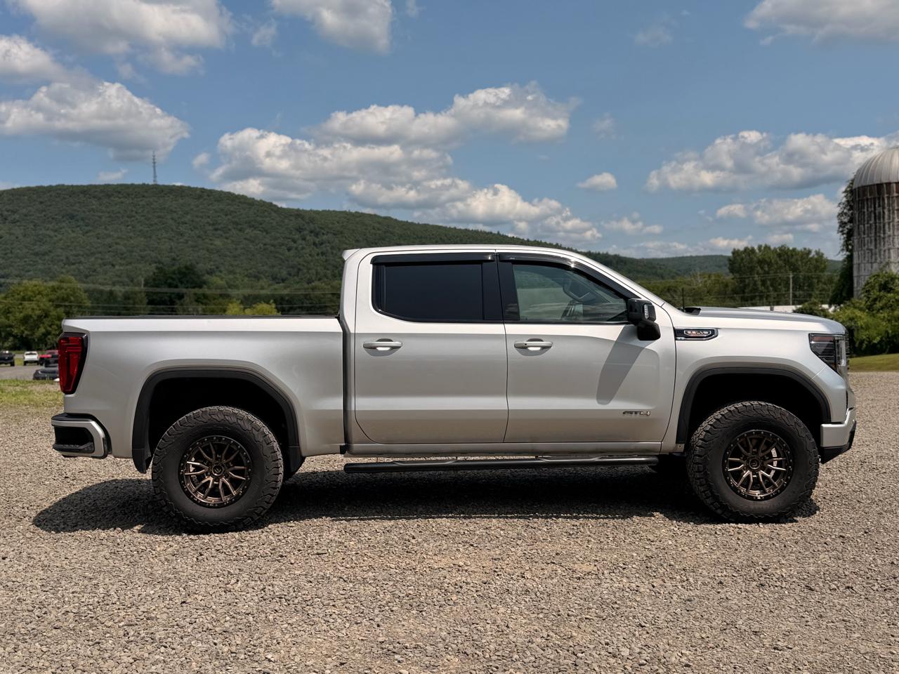 GMC Sierra 1500 AT4 Crew Cab 4WD 2022
