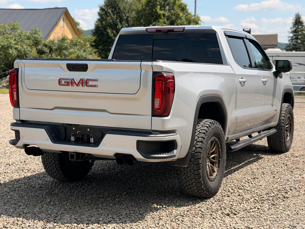 GMC Sierra 1500 AT4 Crew Cab 4WD 2022