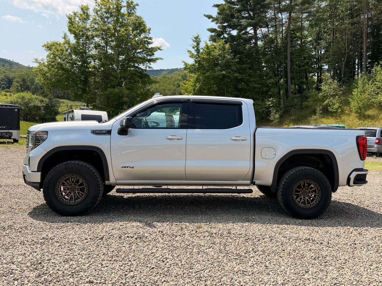 GMC Sierra 1500 AT4 Crew Cab 4WD 2022