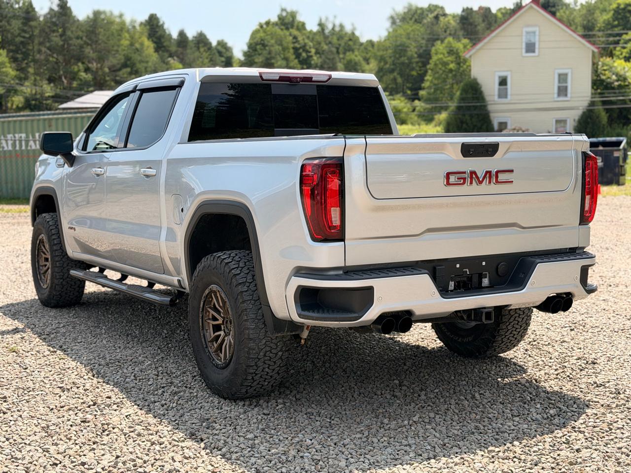GMC Sierra 1500 AT4 Crew Cab 4WD 2022