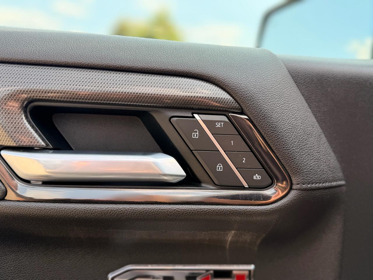 GMC Sierra 1500 AT4 Crew Cab 4WD 2022