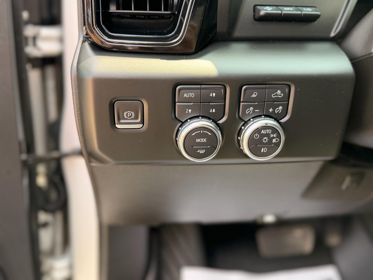 GMC Sierra 1500 AT4 Crew Cab 4WD 2022