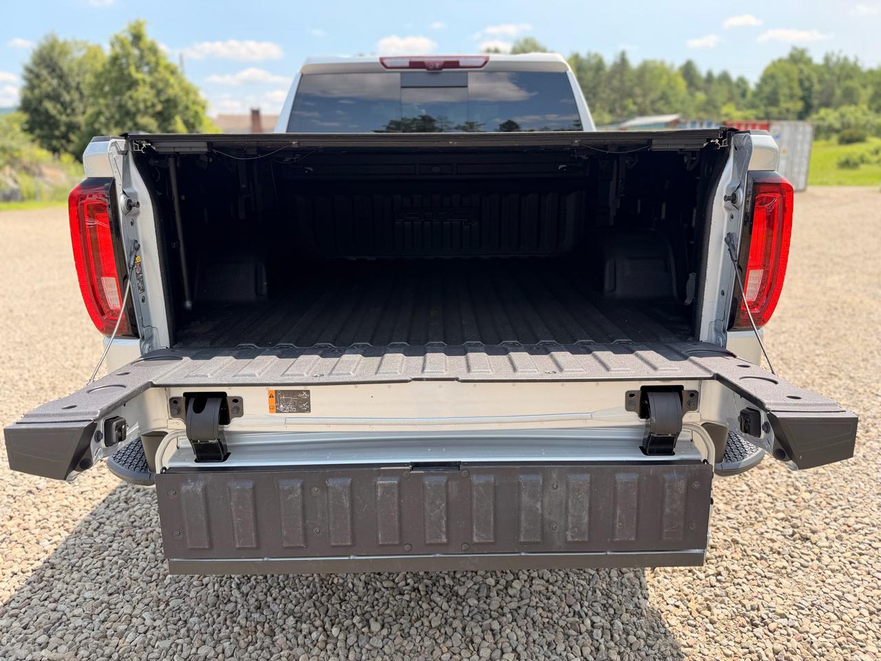 GMC Sierra 1500 AT4 Crew Cab 4WD 2022